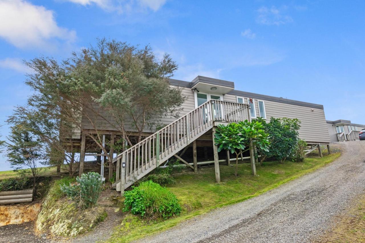 Paroa Bay Chalets - Te Whare Tui Рассел Екстер'єр фото