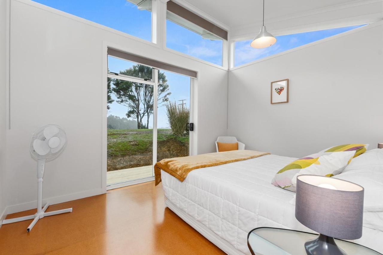 Paroa Bay Chalets - Te Whare Tui Рассел Екстер'єр фото